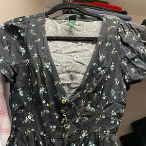 Blouse brand new! Just needs to be ironed.